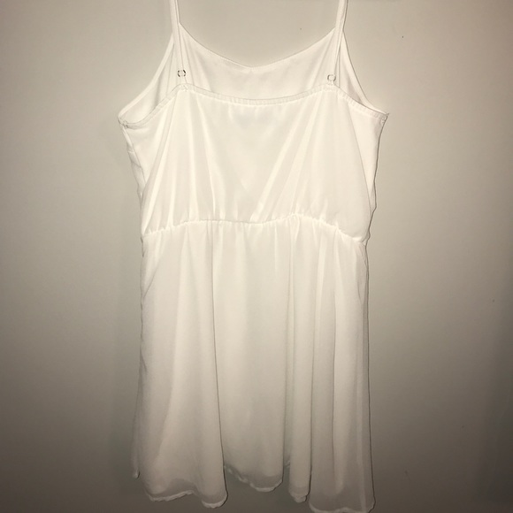 DONATED DRESSES 🔴 - Picture 2 of 2